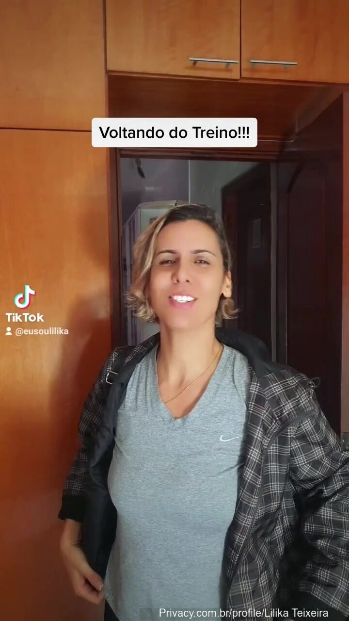 Lilika Teixeira Com A Buceta Peluda Toda Molhadinha Depois De Voltar Do  Treino - Cnn Amador